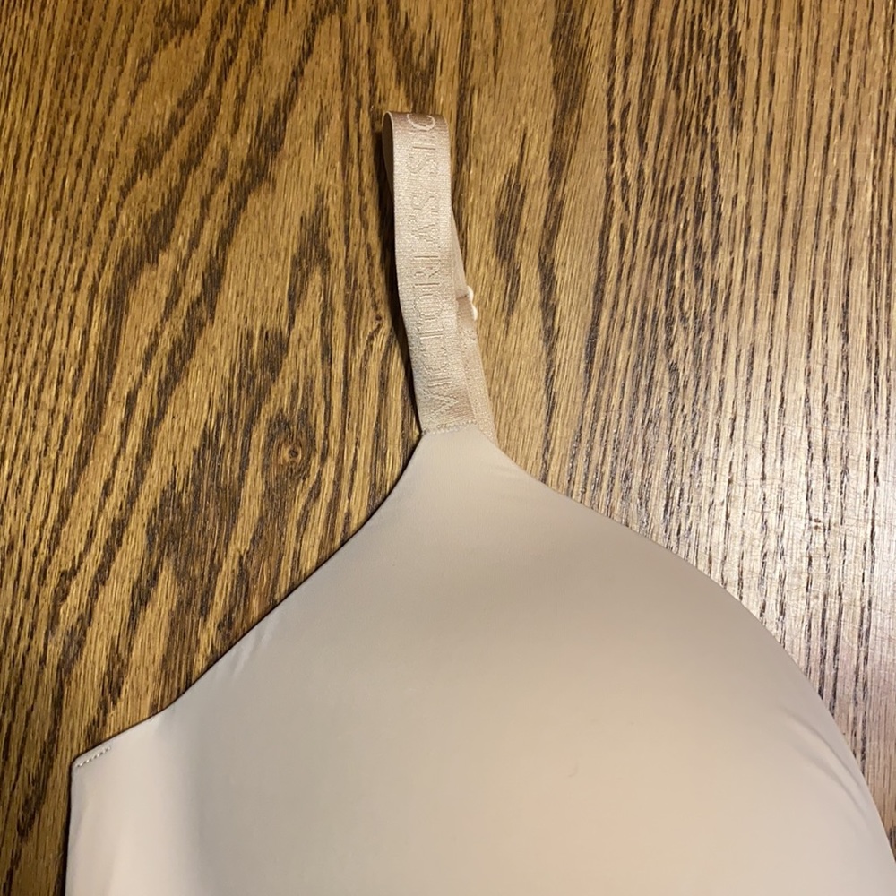 Victoria’s Secret wireless bra - Picture 2 of 6